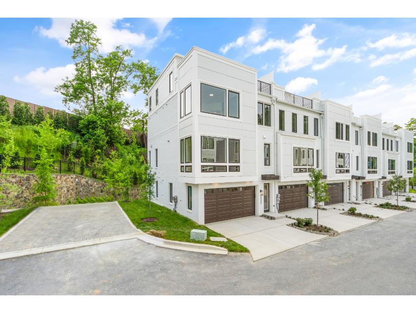 Crescent - 24ft-wide Townhome with Rooftop Terrace 